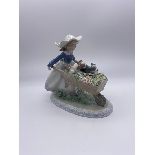 509 - BOXED LLADRO 'A BARROW OF FUN' GIRL FIGURE NUMBER 5460