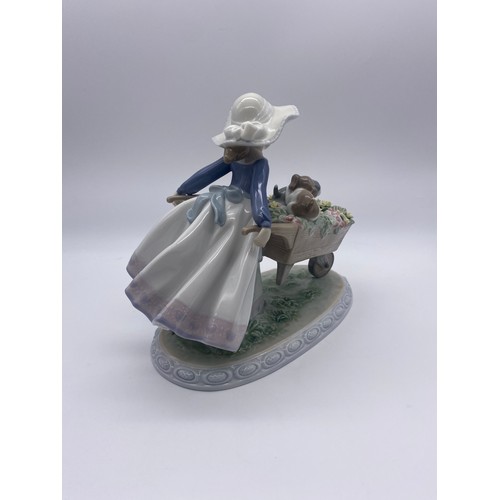 509 - BOXED LLADRO 'A BARROW OF FUN' GIRL FIGURE NUMBER 5460