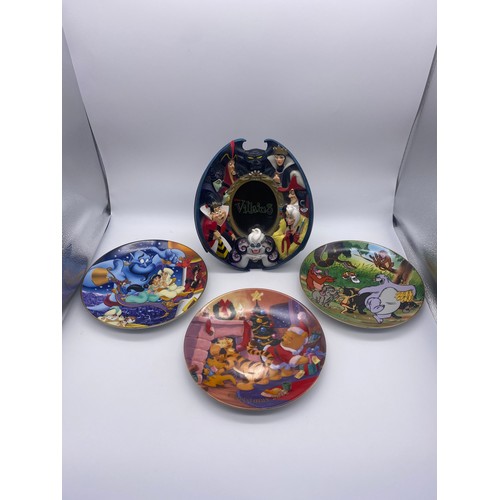 264 - DISNEY VILLAINS EASEL BACK PHOTO FRAME AND THREE CARTOON CLASSICS PLATES