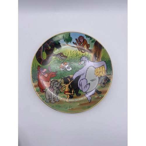 264 - DISNEY VILLAINS EASEL BACK PHOTO FRAME AND THREE CARTOON CLASSICS PLATES