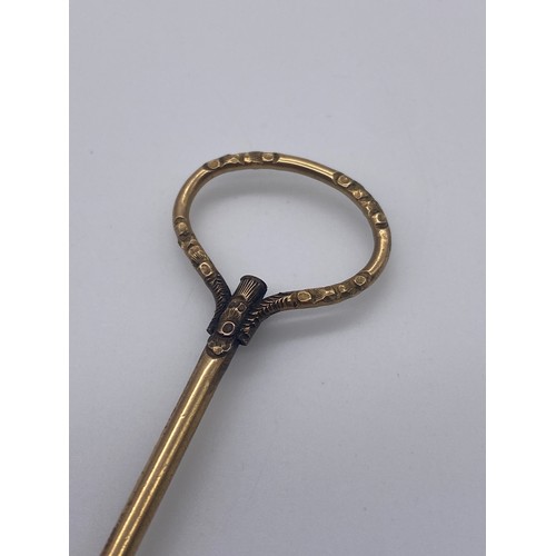 549 - UNMARKED YELLOW METAL LORGNETTE