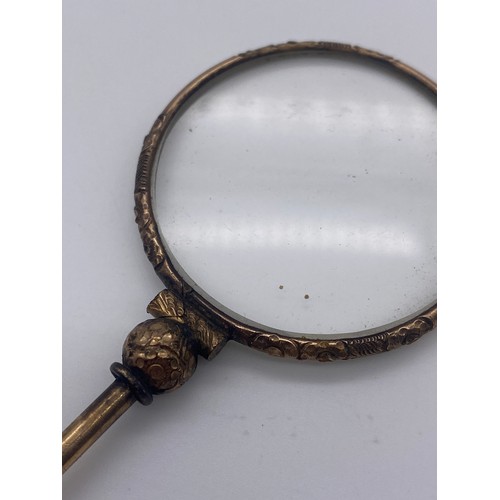 549 - UNMARKED YELLOW METAL LORGNETTE