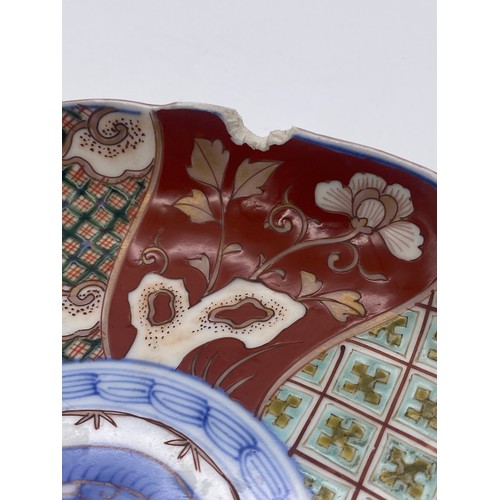 469 - JAPANESE IMARI PANELLED PLATE WITH DRAGON CENTRE