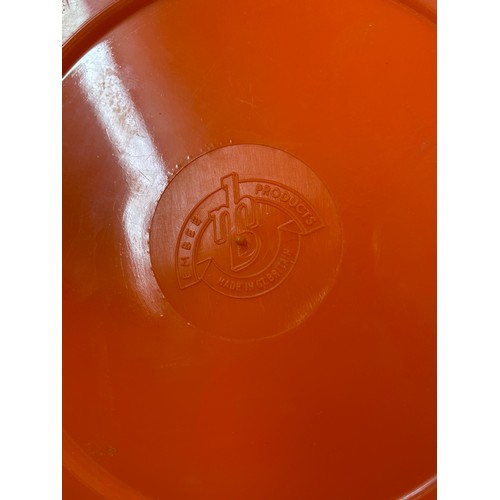 239 - VINTAGE EMBEE TANGERINE ICE BUCKET, AND A BOC SODA SIPHON