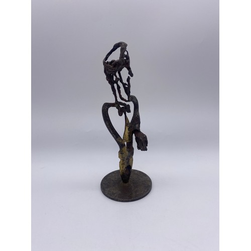 460 - INDUSTRIAL ABSTRACT FIGURE OF A MAN FASHIONED FROM FROM A PAIR OF PLIERS 23CM H