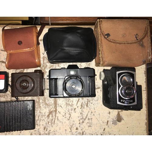 488 - TRAY OF CAMERAS AND RELATEDITEMS INCLUDING KODAK BROWNIE, ENSIGN, FUL-VUE, AND KODAK INSTAMATIC