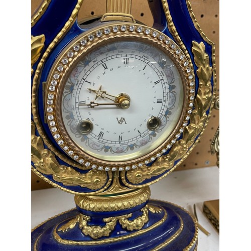 442 - FRANKLIN MINT FINE PORCELAIN VICTORIA AND ALBERT MUSEUM MARIE ANTOINETTE CLOCK AND PAIR OF FLOWERS O... 