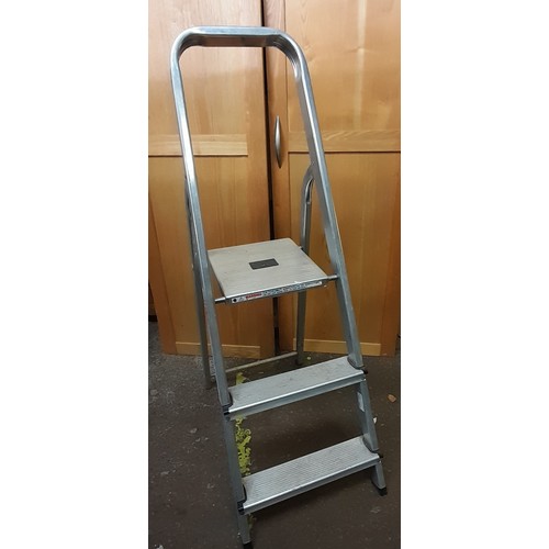 104A - TWO TREAD STEP LADDER AND PAIR OF ALUMINIUM STEP LADDERS