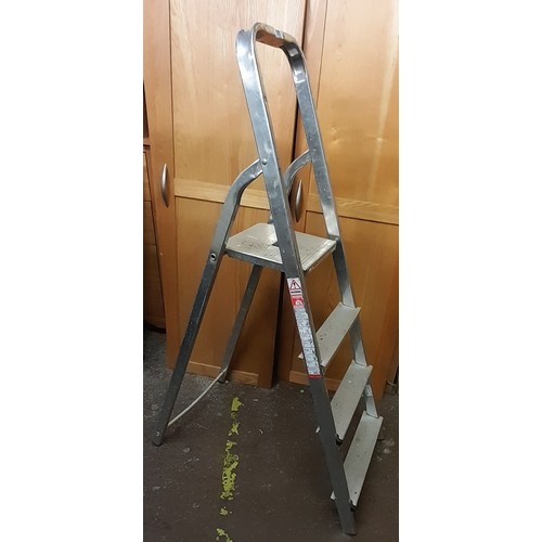 103 - SMALL ALUMINIUM STEP LADDERS