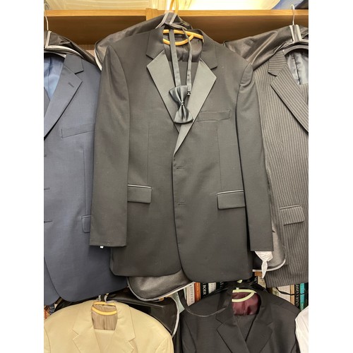 231 - FIVE GENTS DRESS SUITS