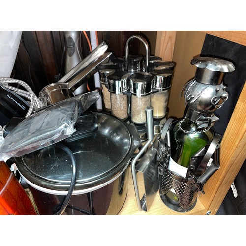 299 - NINJA PROFESSIONAL BLENDER, KNIFE RACK, CAROUSEL SPICE RACK AND OTHER KITCHEN UTENSILS