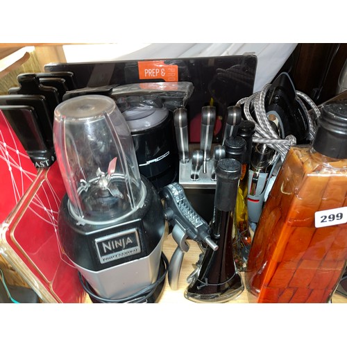 299 - NINJA PROFESSIONAL BLENDER, KNIFE RACK, CAROUSEL SPICE RACK AND OTHER KITCHEN UTENSILS