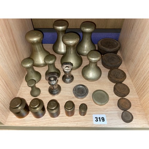 319 - SELECTION OF BELL AND GRADUATED WEIGHTS