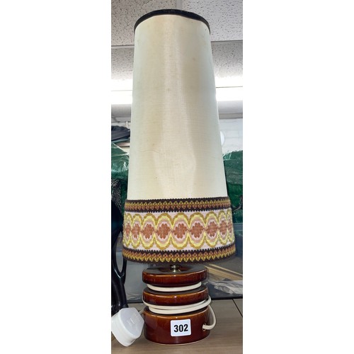 302 - VINTAGE RIBBED POTTERY TABLE LAMP WITH CONICAL TRIM SHADE