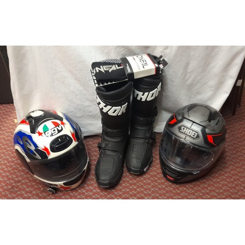 296 - THOR SIZE 9 MOTOR CYCLE BOOTS AND SHOEI HELMET