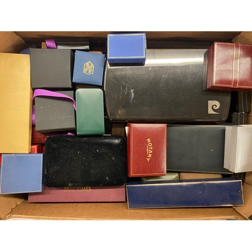 328 - CARTON OF MISCELLANEOUS JEWELLERY PRESENTATION BOXES AND CASES