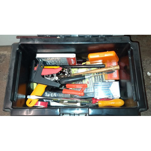 342 - TILE MATE SPIRIT LEVEL, CURVER TOOL BOX STOOL, HARDCASE, AND METAL TIN OF VARIOUS TOOLS