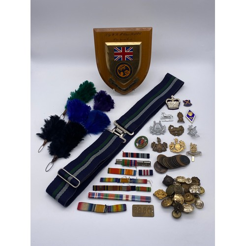 474 - SHOE BOX OF VARIOUS MILITARY REGIMENTAL BADGES, TUNIC BUTTONS, MEDAL, DECORATION BARS, AND A SHIELD ... 