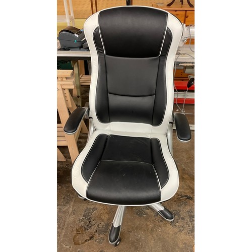 179 - BLACK AND WHITE LEATHER OFFICE CHAIR