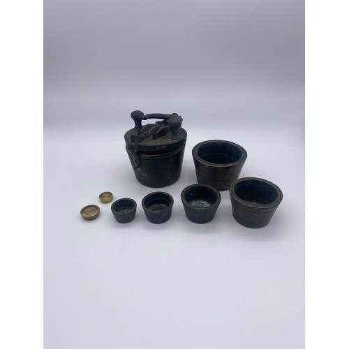 514 - CAST METAL SET OF NESTING WEIGHTS