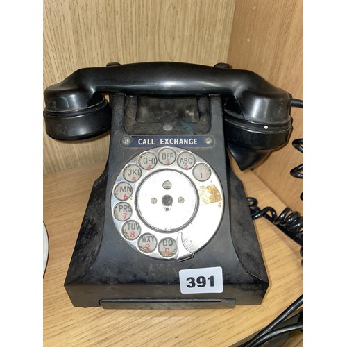 391 - VINTAGE BLACK BAKELITE TELEPHONE