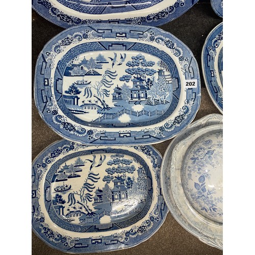 202 - QTY OF 19TH CENTURY BLUE AND WHITE TRANSFER PRINTED PLATTERS AND PLATES