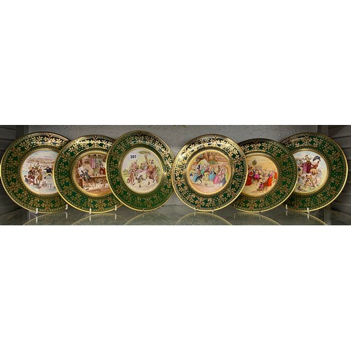 207 - CAVERSWALL PICKWICK PAPER CHRISTMAS PLATES