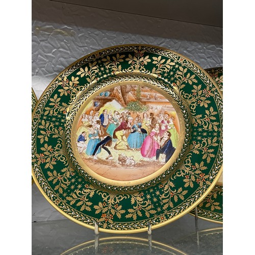 207 - CAVERSWALL PICKWICK PAPER CHRISTMAS PLATES