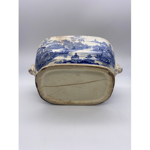 261 - 19TH CENTURY BLUE AND WHITE SOUP TUREEN AND COVER WITH LION FINIAL