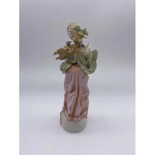 496 - PAIR OF CONTINENTAL 18TH CENTURY STYLE FIGURES A/F