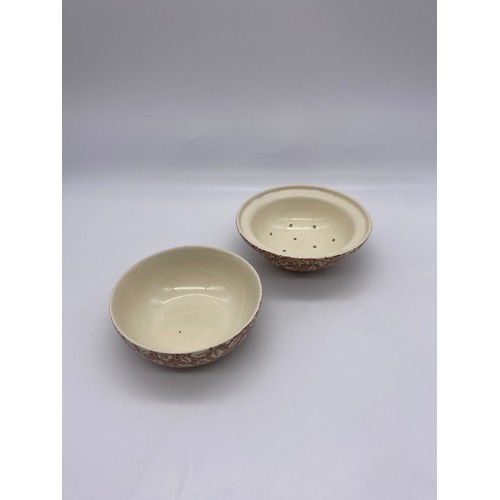 464 - MINTONS ROTIQUE LUSTRE SHALLOW DISH AND MASONS SOAP DISH