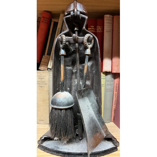 275 - CAST LUSTRE STANDING KNIGHT COMPANION SET FIGURE