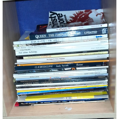 318 - PIGEONHOLE OF MUSIC RELATED MAGAZINES AND BOOKLETS INC PINK FLOYD, QUEEN AND PHIL COLLINS