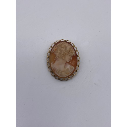 571 - 9CT GOLD MOUNTED CARVED CAMEO