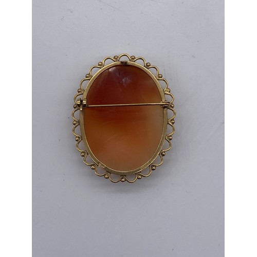 571 - 9CT GOLD MOUNTED CARVED CAMEO