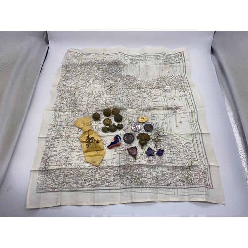 555 - TUNIC BUTTONS, CAP BADGE, SILK MAP OF CYPRUS AND CRETE, ROYAL WARWICKSHIRE SILK PENNANT AND SOME ENA... 