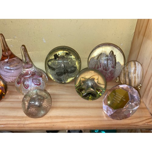 517 - SHELF OF GLASS PAPERWEIGHTS INC. TEAR DROPS AND A CAITHNESS GOLDEN JUBILEE MOON CRYSTAL (15 TOTAL)