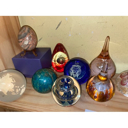 517 - SHELF OF GLASS PAPERWEIGHTS INC. TEAR DROPS AND A CAITHNESS GOLDEN JUBILEE MOON CRYSTAL (15 TOTAL)