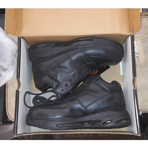 317 - BOXED PAIR OF TROJAN ELITE SAFETY BOOTS SIZE 7