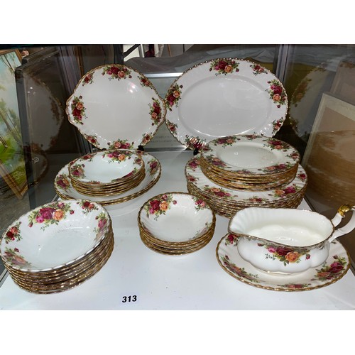 313 - ROYAL ALBERT OLD COUNTRY ROSES TABLE SERVICE