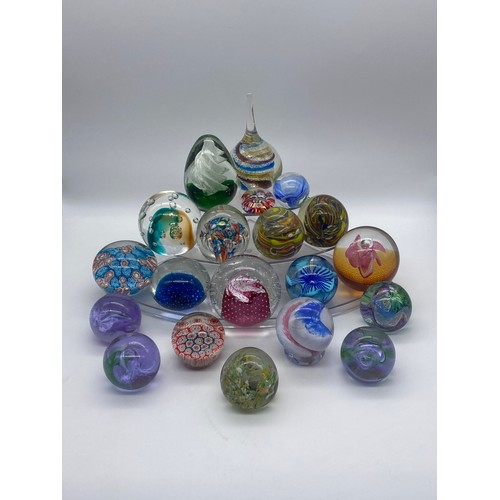 516 - SHELF OF GLASS PAPERWEIGHTS INCLUDING VARIOUS CAITHNESS “MOON CRYSTALS”, “ETERNITY”, “CAULDRON”, TWE... 