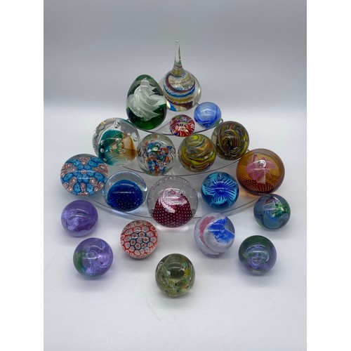 516 - SHELF OF GLASS PAPERWEIGHTS INCLUDING VARIOUS CAITHNESS “MOON CRYSTALS”, “ETERNITY”, “CAULDRON”, TWE... 