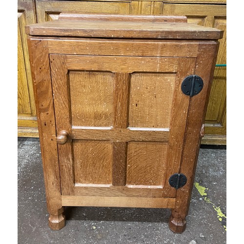 94 - ROBERT THOMPSON MOUSEMAN OAK BEDSIDE CUPBOARD