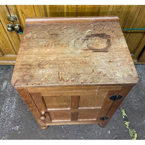 94 - ROBERT THOMPSON MOUSEMAN OAK BEDSIDE CUPBOARD