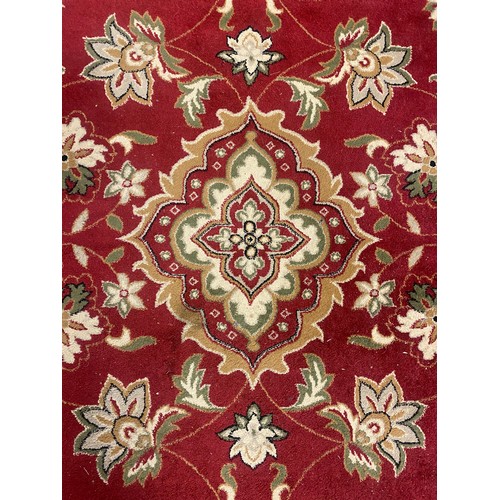 113 - RED FLORAL PATTERN CREAM BACKGROUND CARPET