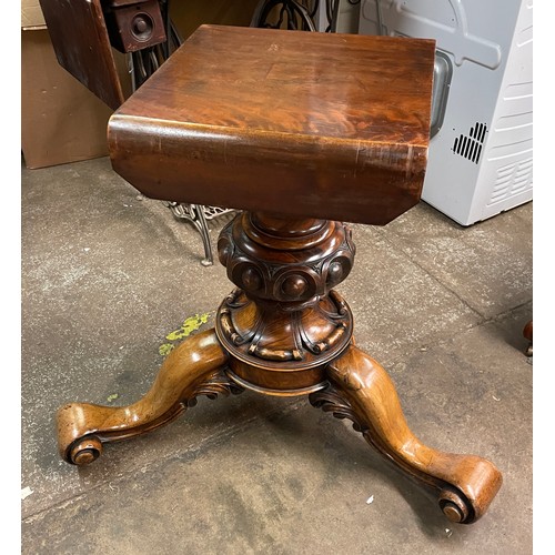 174 - VICTORIAN WALNUT PEDESTAL TABLE THE CIRCULAR TOP WITH QUARTER VENEERS, AND WITH SIX VICTORIAN KIDNEY... 