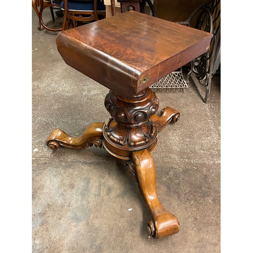 174 - VICTORIAN WALNUT PEDESTAL TABLE THE CIRCULAR TOP WITH QUARTER VENEERS, AND WITH SIX VICTORIAN KIDNEY... 