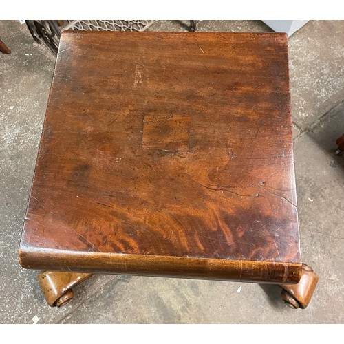 174 - VICTORIAN WALNUT PEDESTAL TABLE THE CIRCULAR TOP WITH QUARTER VENEERS, AND WITH SIX VICTORIAN KIDNEY... 