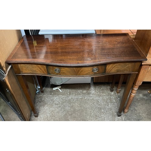 142 - REPRODUCTION GEORGE III STYLE MAHOGANY CROSS BANDED SERPENTINE SIDE TABLE ON TAPERED LEGS