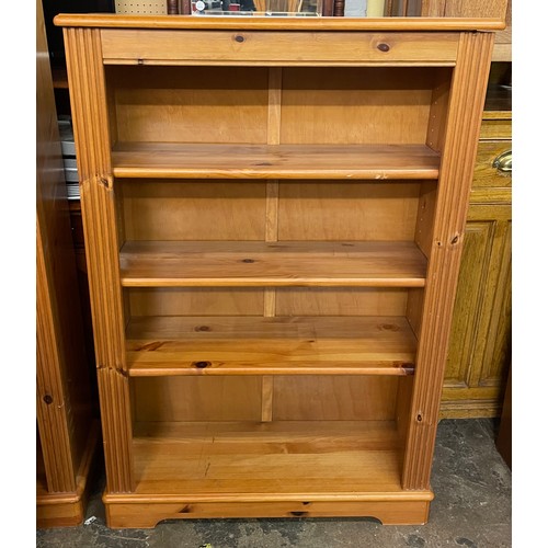 128 - PINE REEDED COLUMN DWARF BOOKCASE